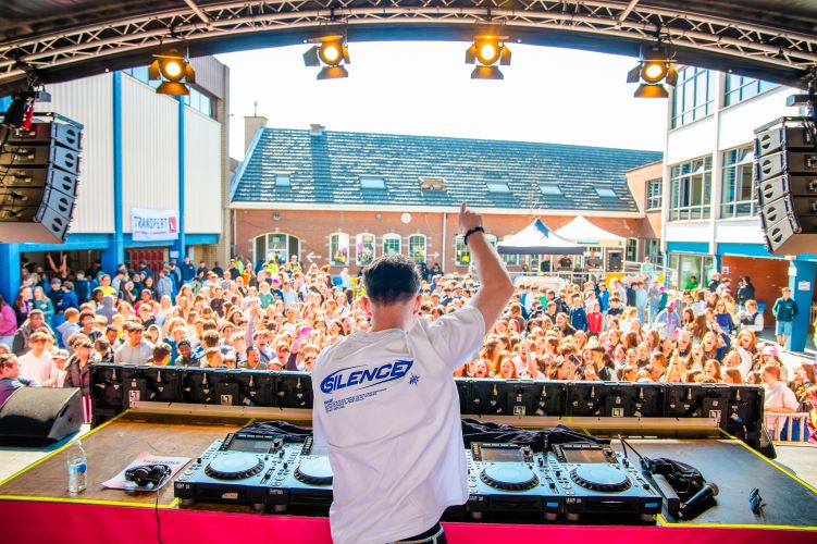 Van Reeze tot Lil Kleine, dit Feest Was Één Groot Chaos!