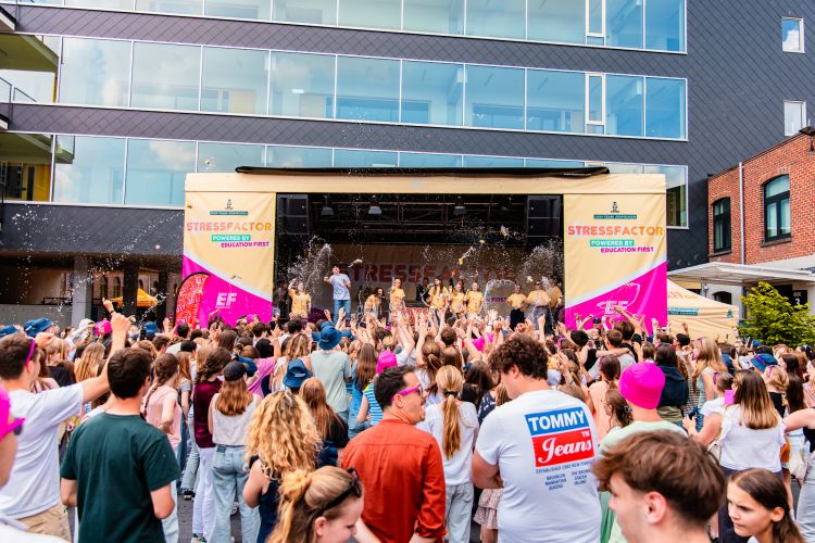 Stressfactor Deinze: nat, knotsgek en onvergetelijk!