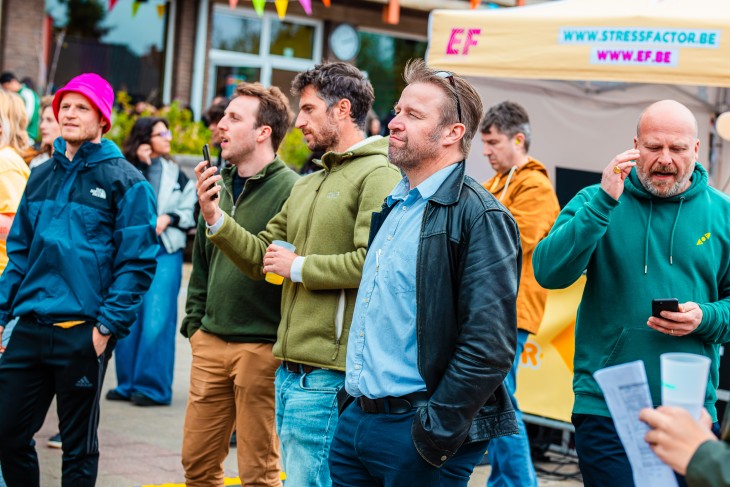 Regen? Boeit niet! Leerlingen gaan los met Jebroer!