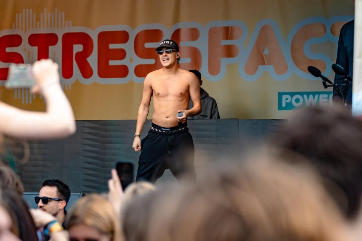 Lil Kleine knalt zijn laatste set op Stressfactor – Ninove ging los