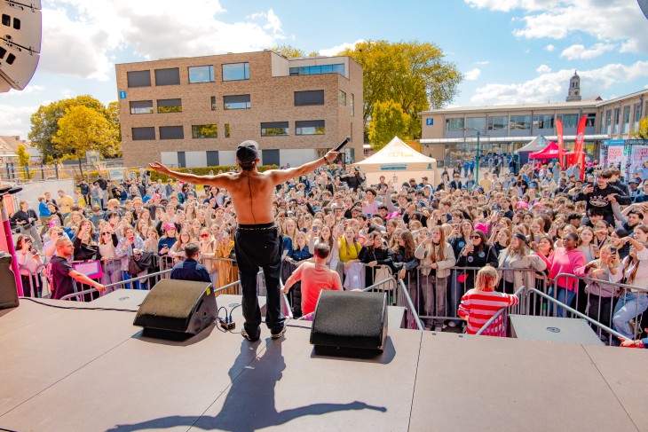 Lil Kleine knalt zijn laatste set op Stressfactor – Ninove ging los