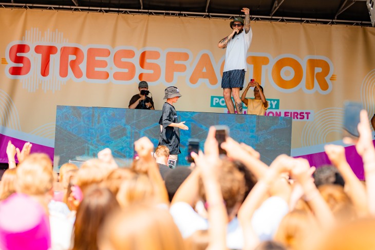 Zonnige Vibes: Stanne en Hans Glock schitteren op hun eerste Stressfactor in Arendonk