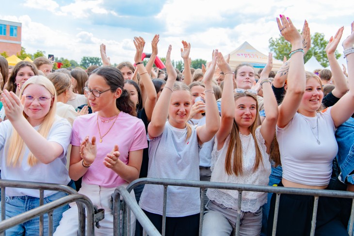 Zonnige Vibes: Stanne en Hans Glock schitteren op hun eerste Stressfactor in Arendonk