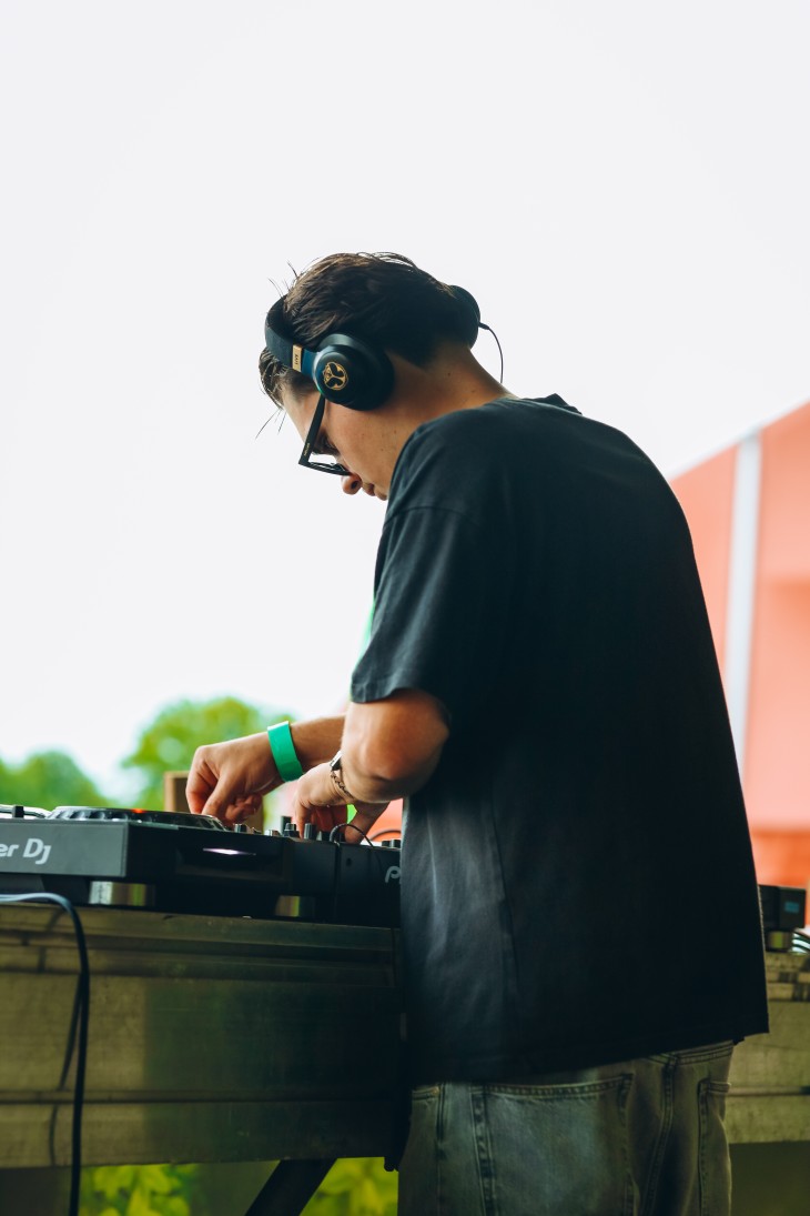 Stressfactor opent Fuze Tea Pool Party op Sunrise Festival Stressfactor opent Fuze Tea Pool Party op Sunrise Festival