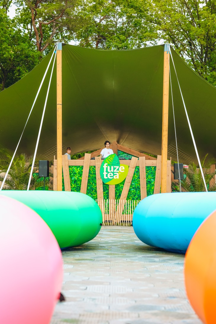 Stressfactor opent Fuze Tea Pool Party op Sunrise Festival Stressfactor opent Fuze Tea Pool Party op Sunrise Festival