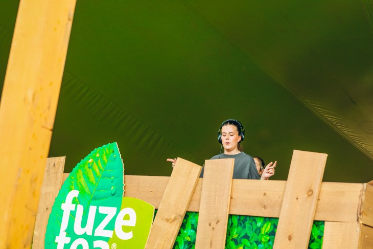 Stressfactor opent Fuze Tea Pool Party op Sunrise Festival