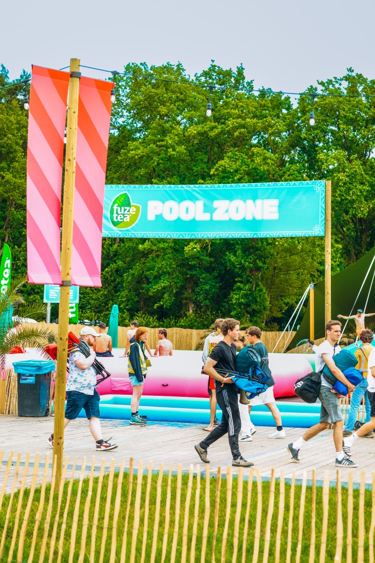 Stressfactor opent Fuze Tea Pool Party op Sunrise Festival