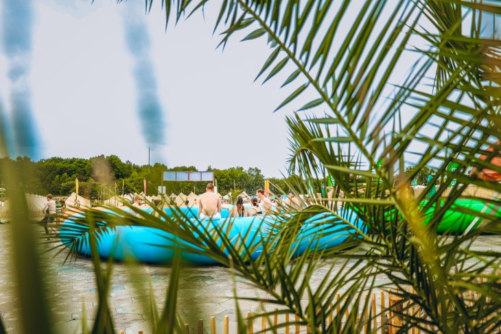 Stressfactor opent Fuze Tea Pool Party op Sunrise Festival