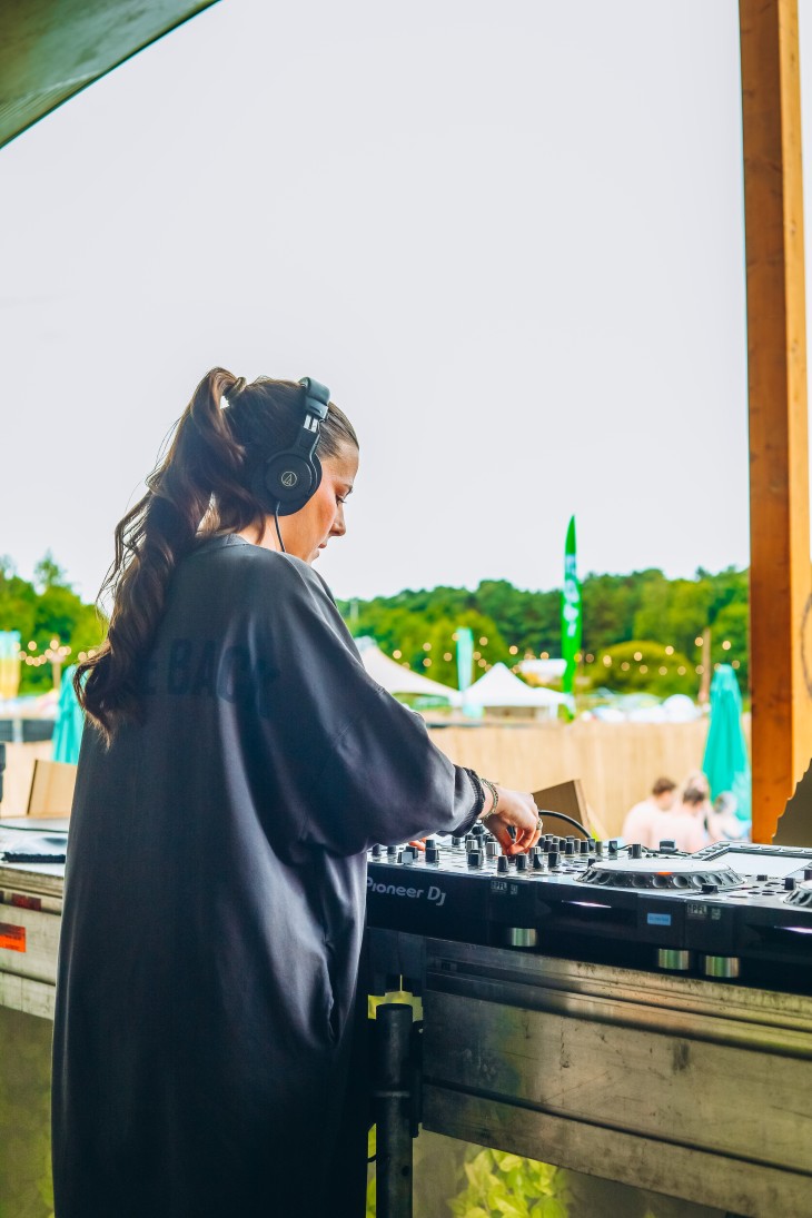 Stressfactor opent Fuze Tea Pool Party op Sunrise Festival