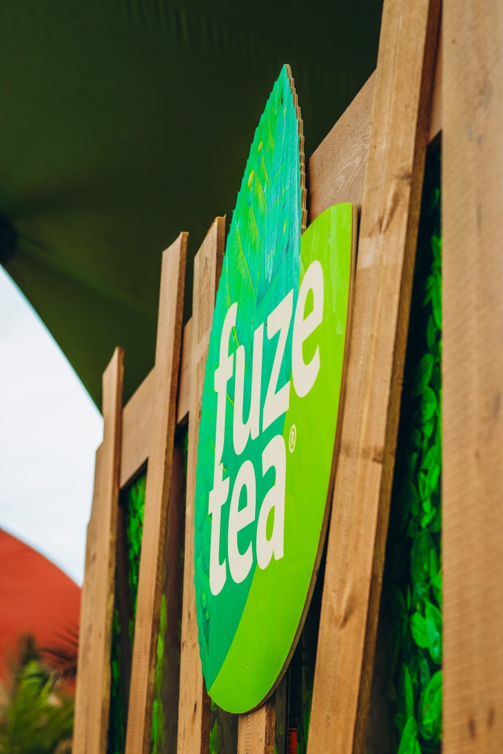 Stressfactor opent Fuze Tea Pool Party op Sunrise Festival